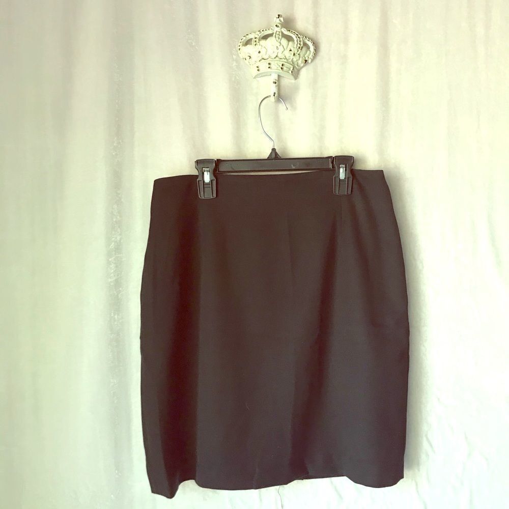 ⚜️81st and Park Skirt⚜️6 For $25